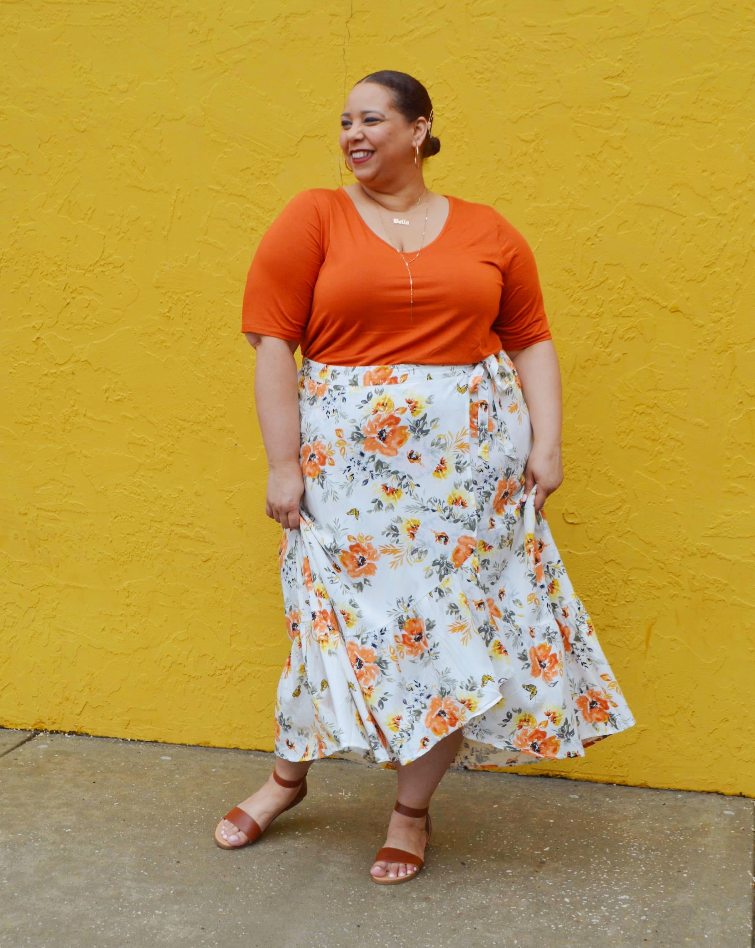 Latina plus size fashion blogger farrah estrella