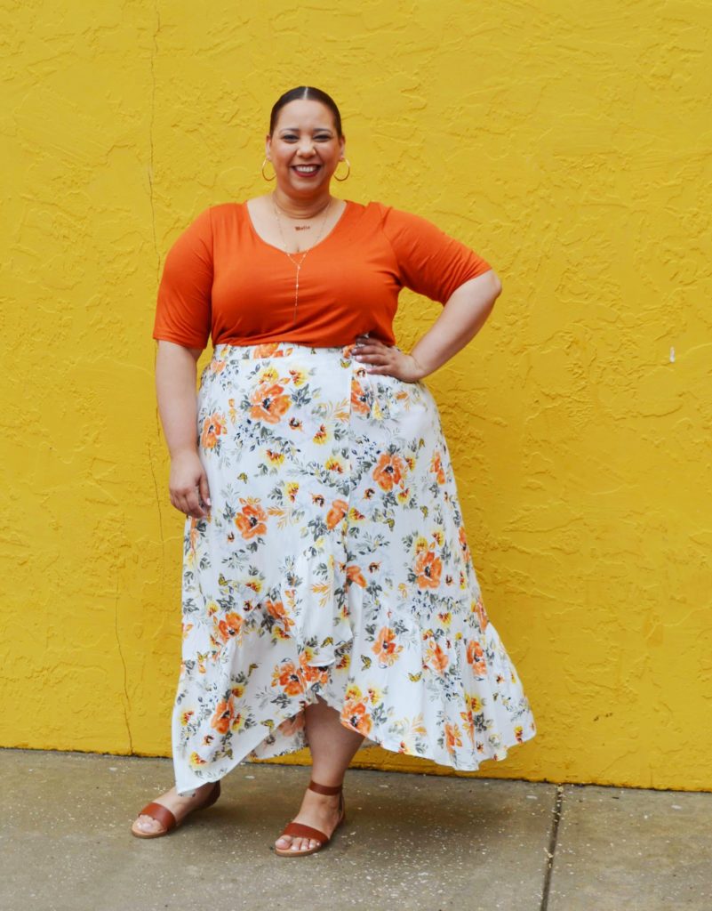 Latina Plus size fashion blogger farrah estrella