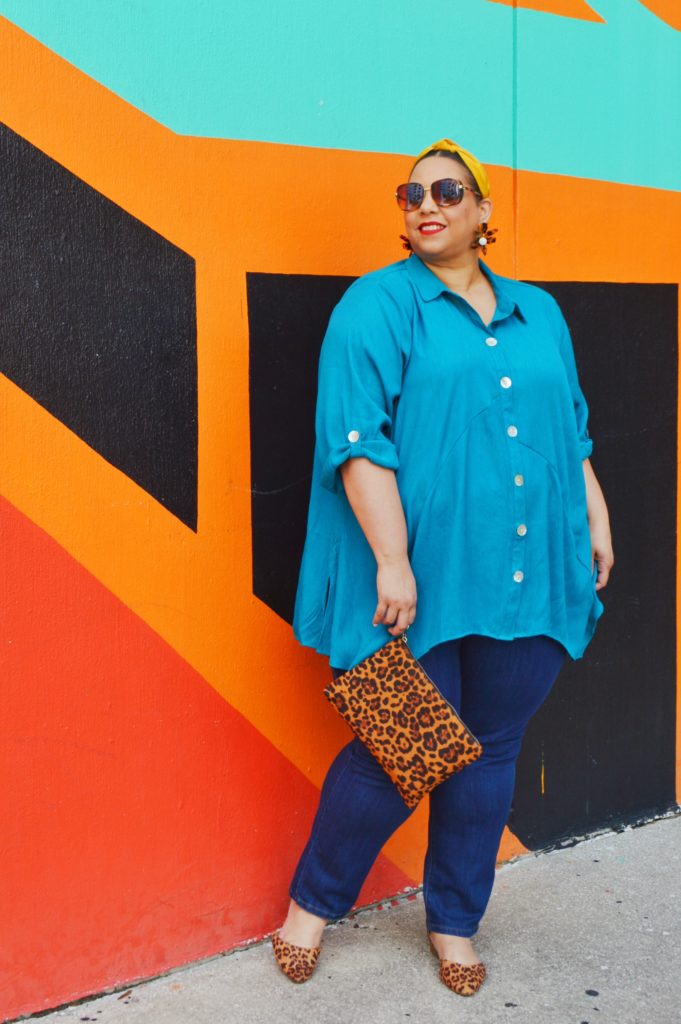tampa fashion blogger farrah estrella wearing catherines universal jeans 