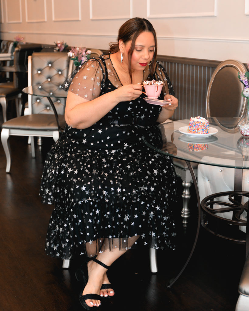 Tampa fashion blogger farrah estrella at the cake shop in wesley chapel 