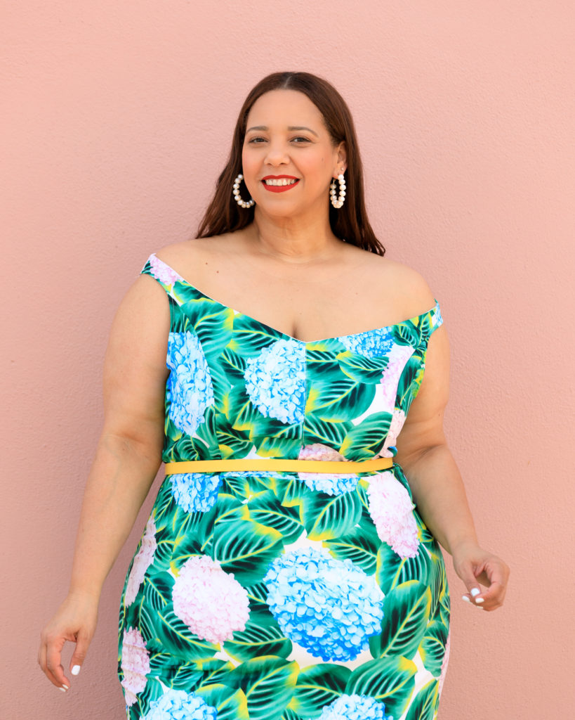 Tampa Fashion Blogger Farrah Estrella Wearing a hydrangea print dress