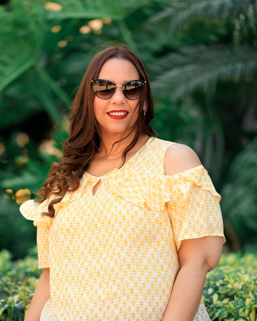 Latina fashion blogger Farrah Estrella