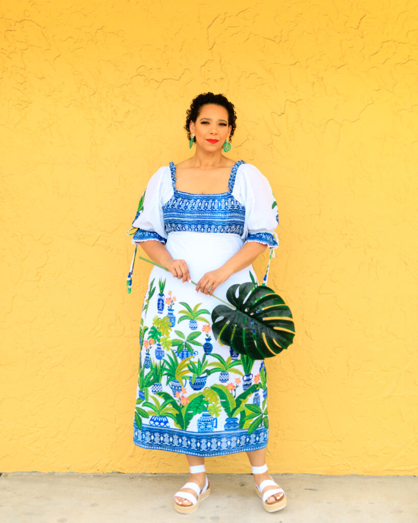 Latina fashion blogger